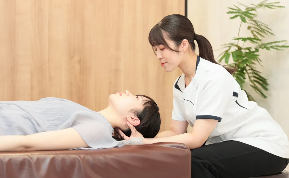 首の施術