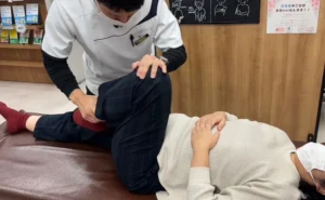 膝の施術　幹整体院