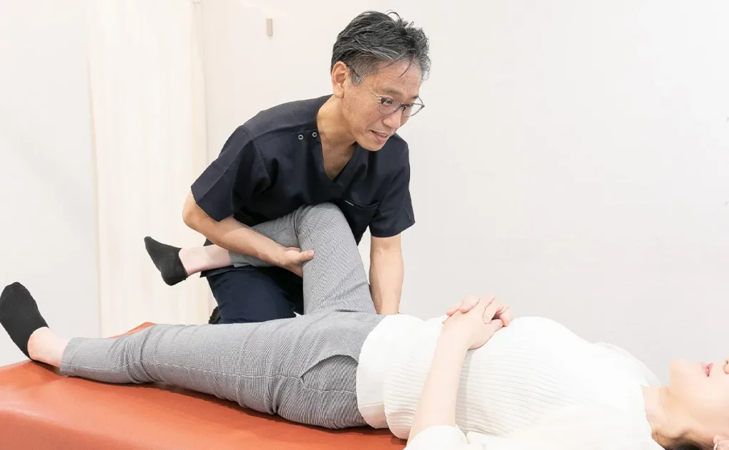 股関節、足、ひざの施術